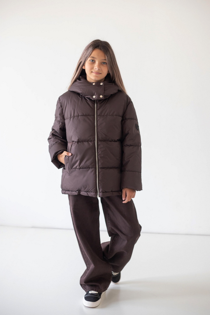 Демісезонна куртка для дівчинки з капюшоном і високим коміром